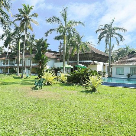 Oyo 26874 Manor Backwater Resort Kumarakom Exterior foto