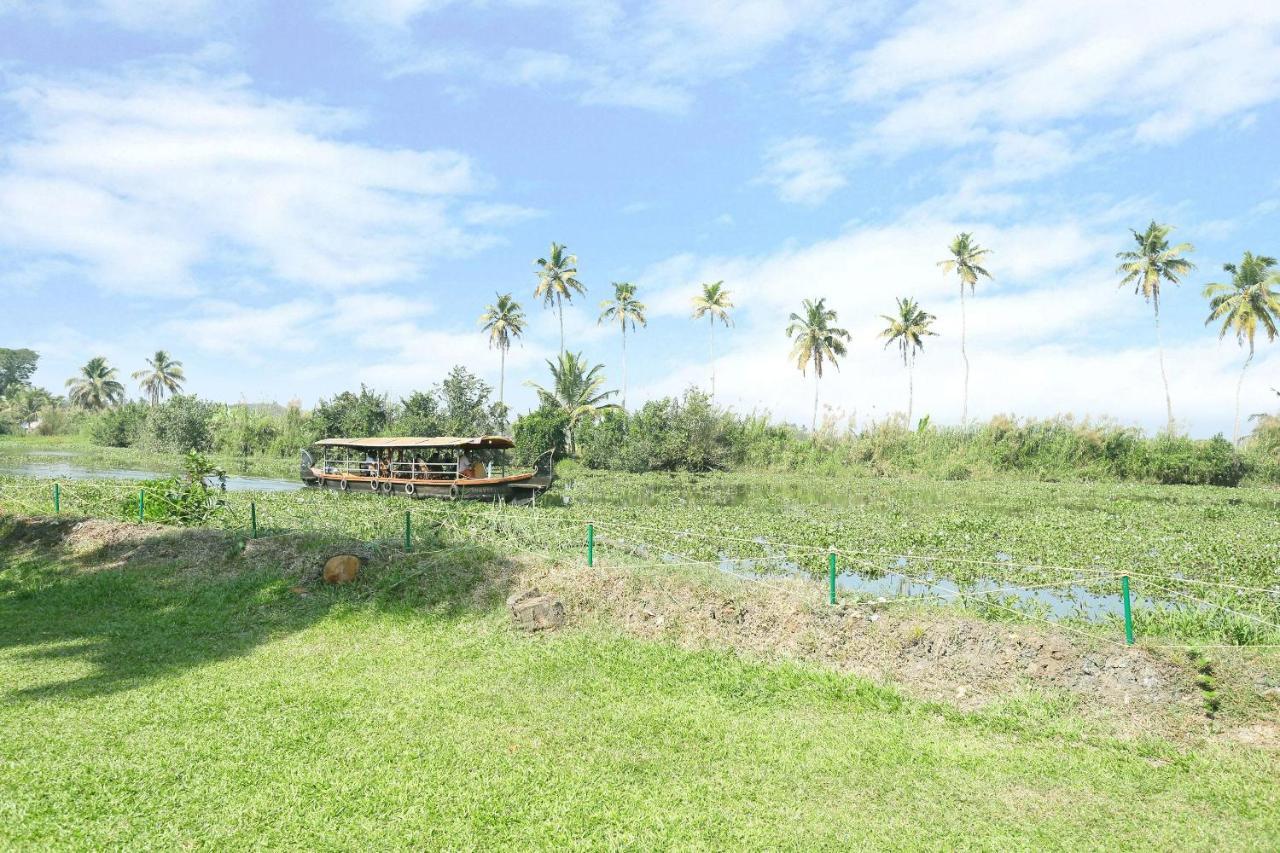 Oyo 26874 Manor Backwater Resort Kumarakom Exterior foto
