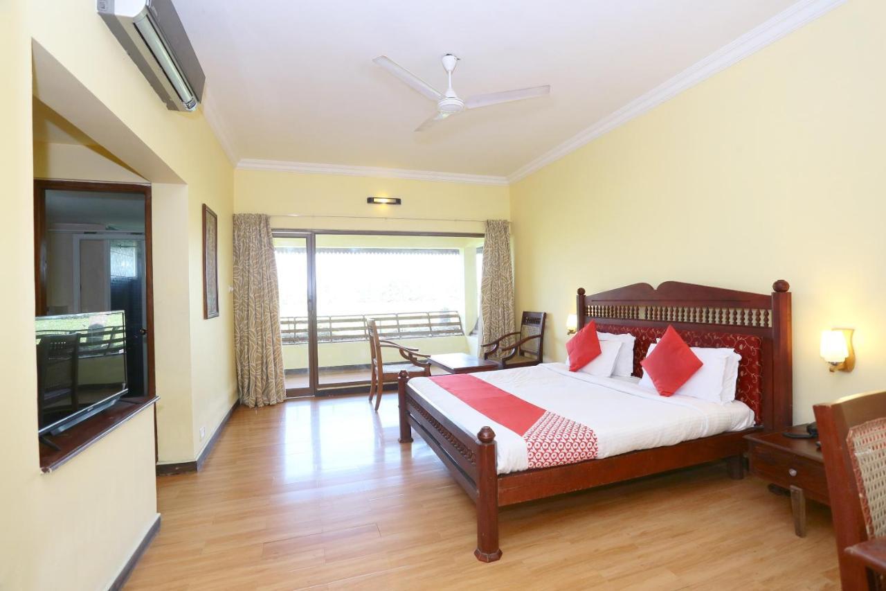 Oyo 26874 Manor Backwater Resort Kumarakom Exterior foto