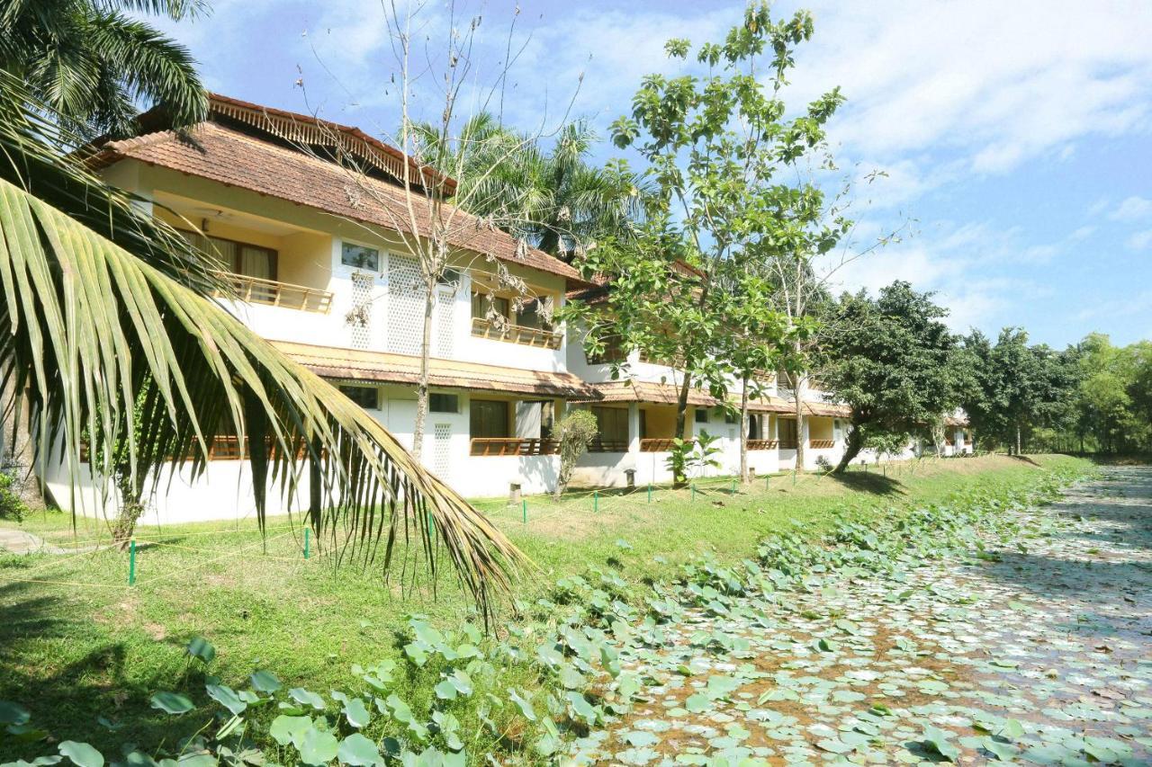 Oyo 26874 Manor Backwater Resort Kumarakom Exterior foto