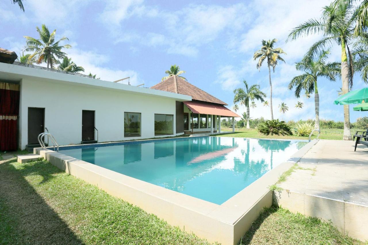 Oyo 26874 Manor Backwater Resort Kumarakom Exterior foto
